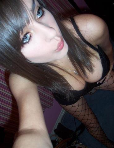 mujer la niña del escote