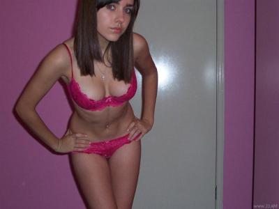 mujeres la ni&ntilde;a del escote